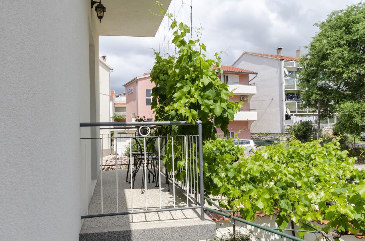 Apartment Antonija Primošten Eksteriør bilde