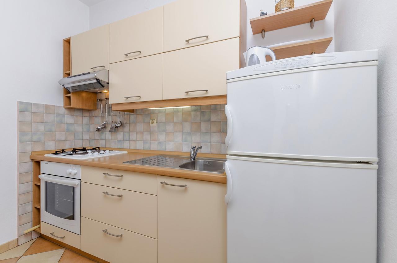 Apartment Antonija Primošten Eksteriør bilde