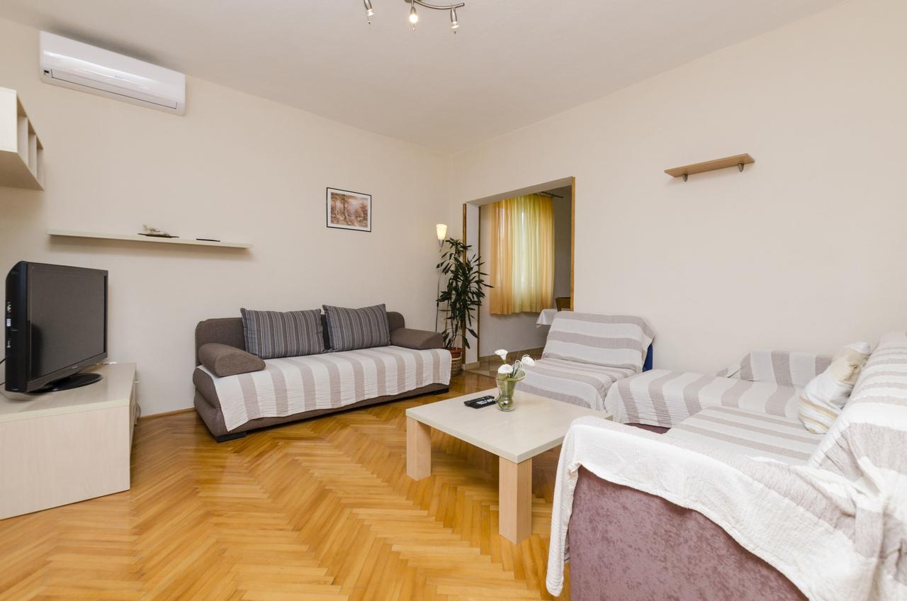 Apartment Antonija Primošten Eksteriør bilde