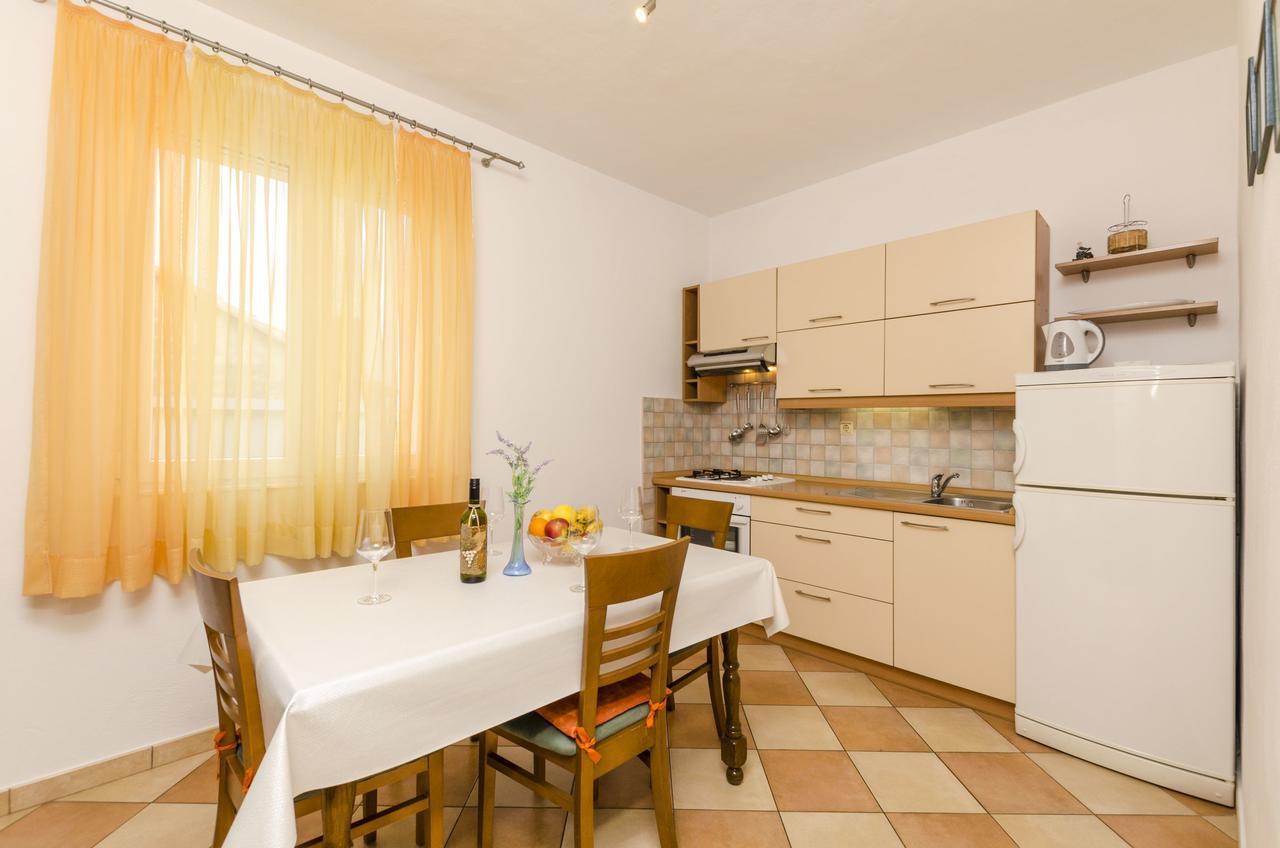 Apartment Antonija Primošten Eksteriør bilde