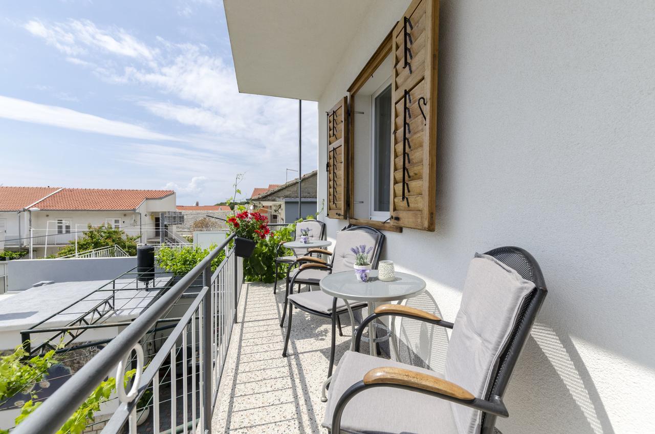 Apartment Antonija Primošten Eksteriør bilde