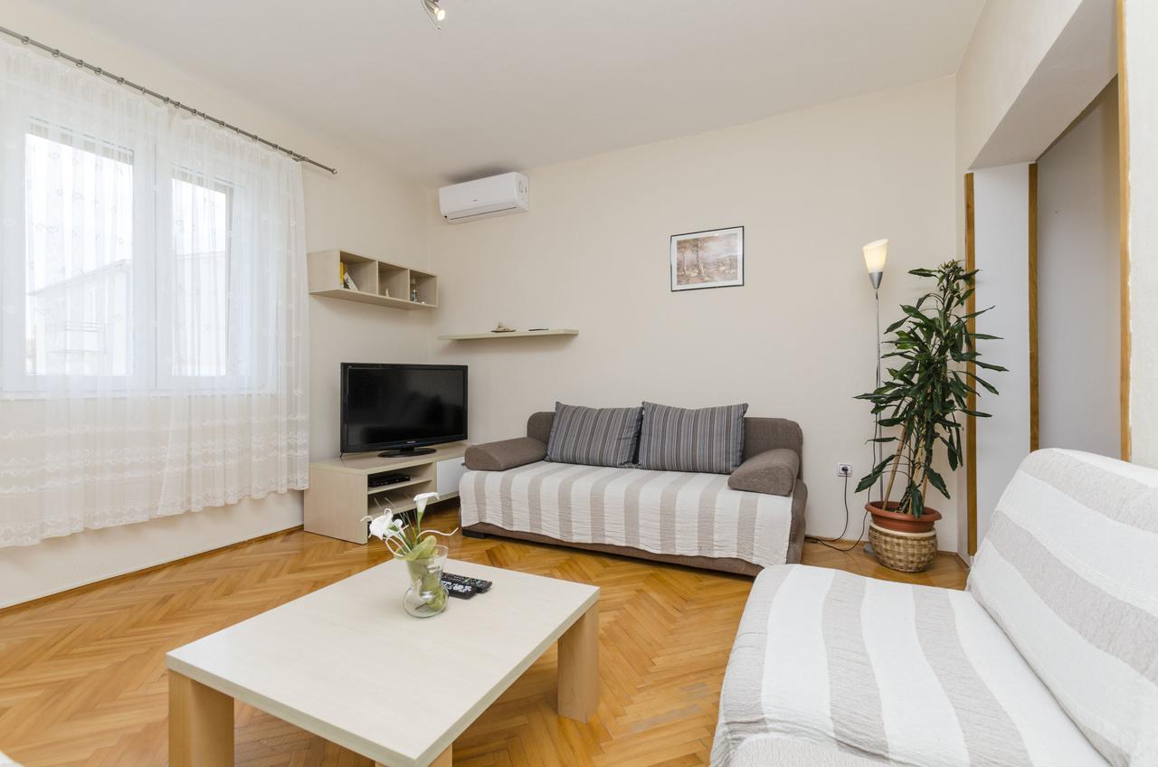 Apartment Antonija Primošten Eksteriør bilde