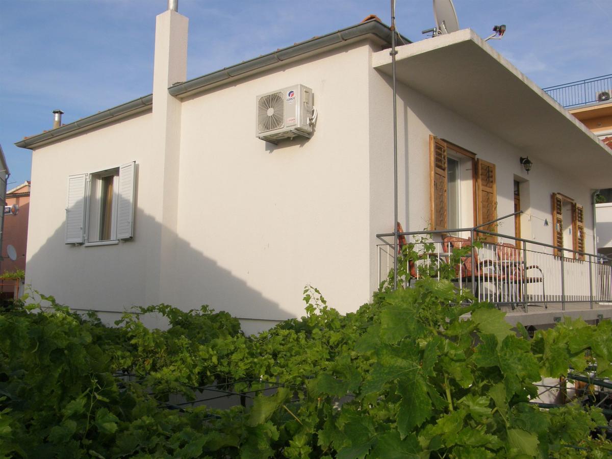 Apartment Antonija Primošten Eksteriør bilde