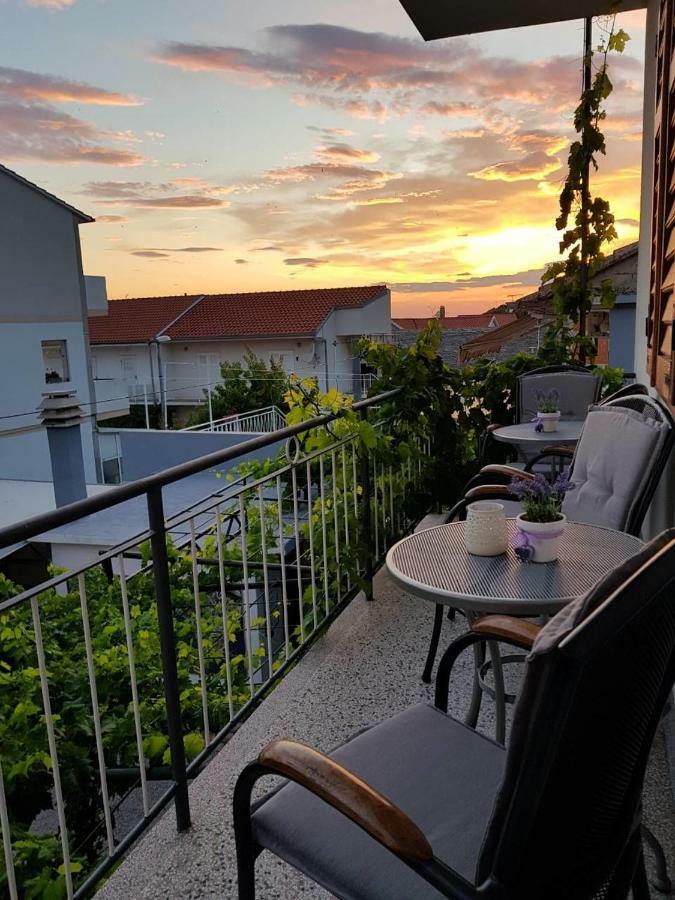 Apartment Antonija Primošten Eksteriør bilde